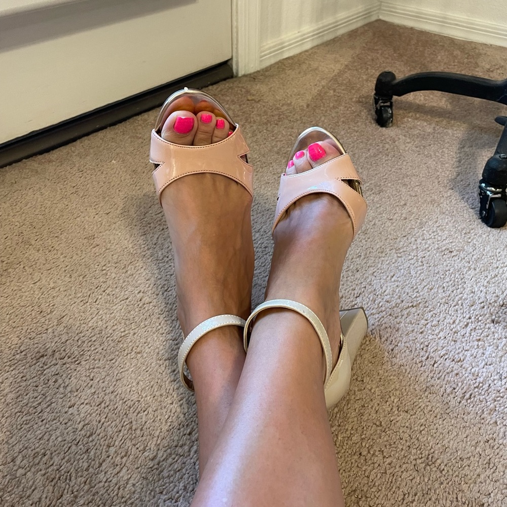 Size 8 Bandolino heels! 4 inches